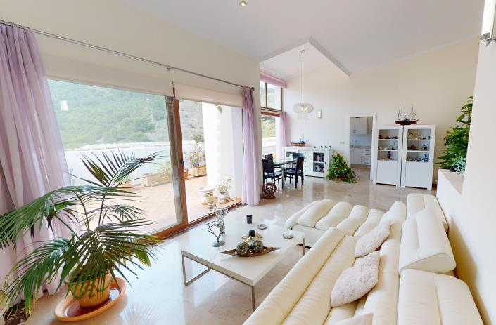 Image No.2-2 Bed Villa / Detached for sale