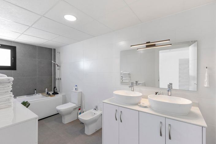 Image No.18-3 Bed Villa for sale