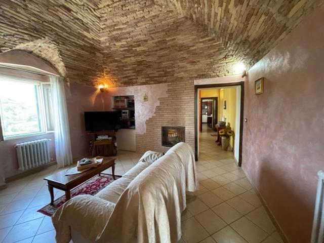 Image No.2-3 Bed Townhouse for sale