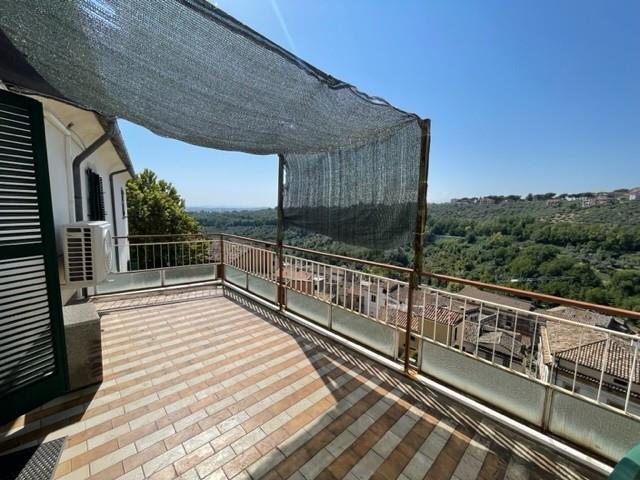 Image No.28-3 Bed Townhouse for sale