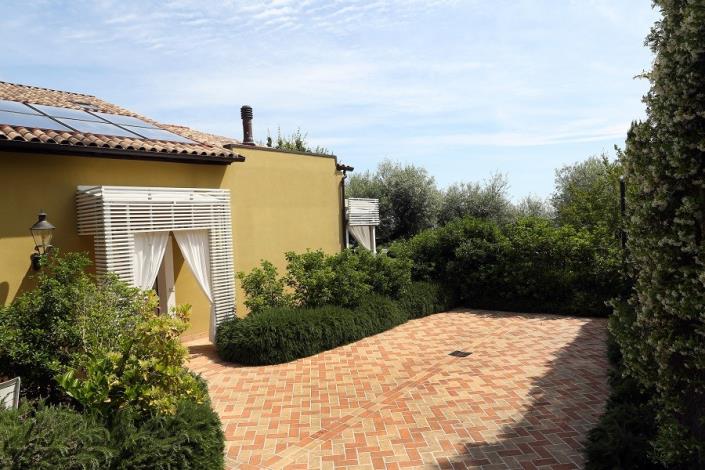 Image No.30-3 Bed Villa / Detached for sale