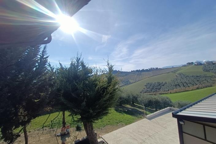 Image No.12-5 Bed Farmhouse for sale