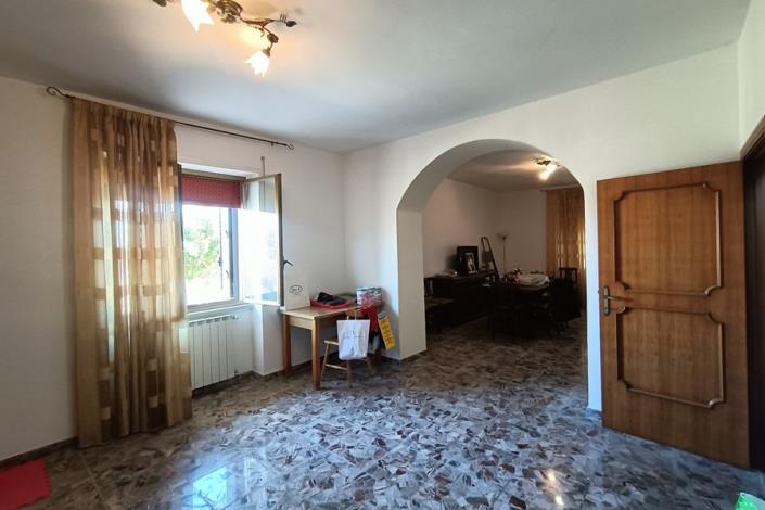 Image No.16-5 Bed Farmhouse for sale