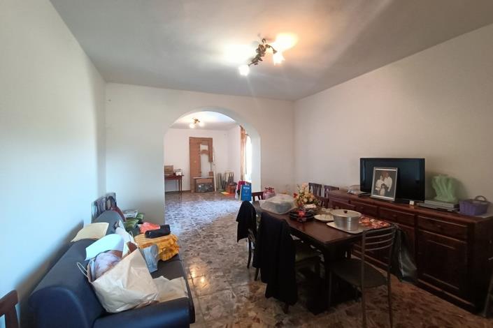 Image No.18-5 Bed Farmhouse for sale