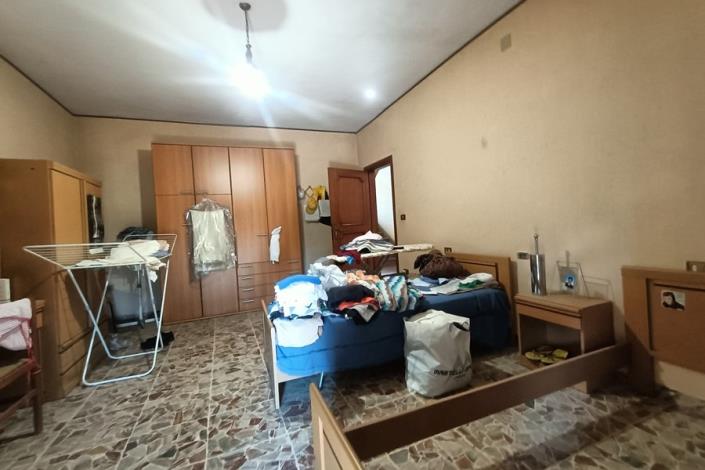 Image No.42-5 Bed Farmhouse for sale