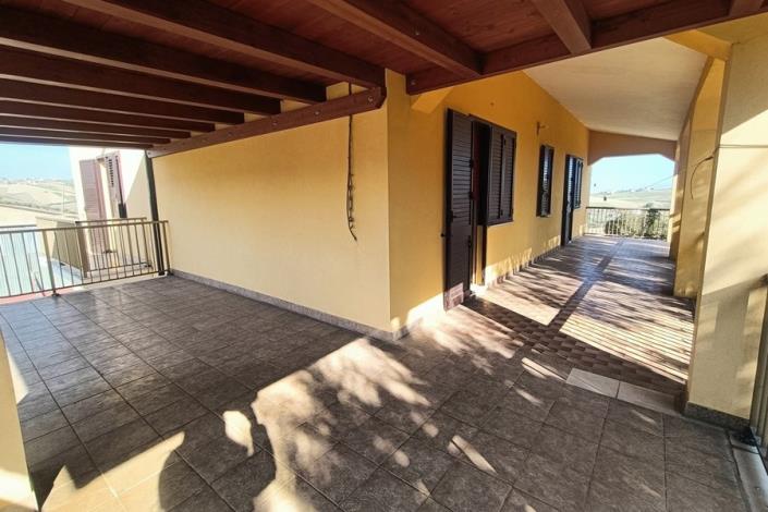 Image No.46-5 Bed Farmhouse for sale