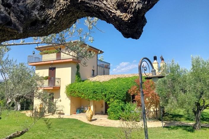 Image No.2-6 Bed Villa / Detached for sale