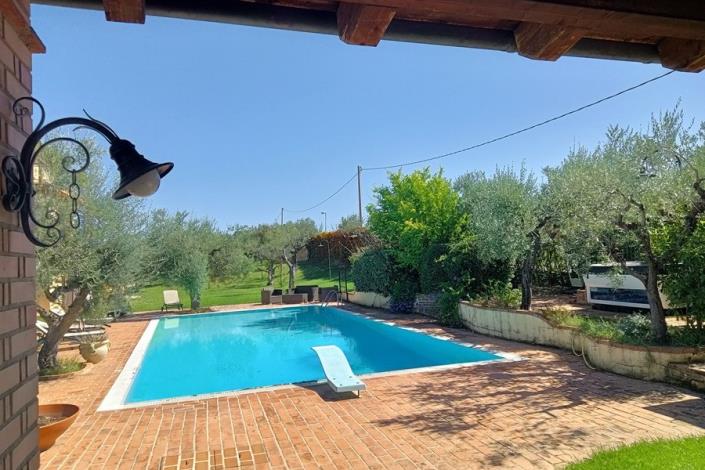 Image No.10-6 Bed Villa / Detached for sale