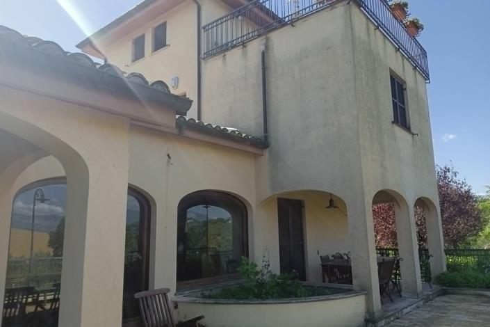 Image No.12-6 Bed Villa / Detached for sale