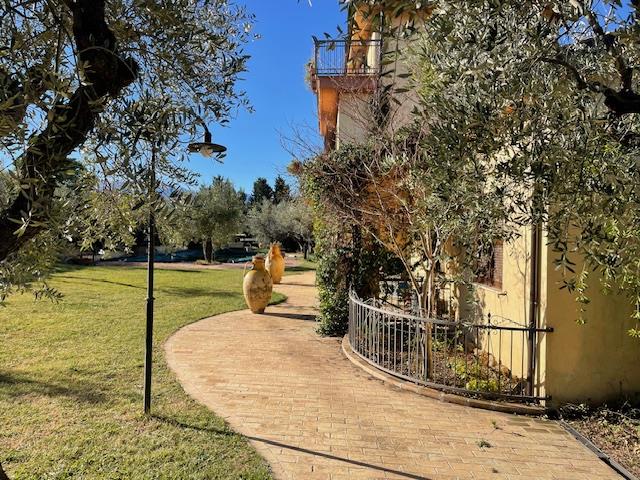 Image No.29-6 Bed Villa / Detached for sale