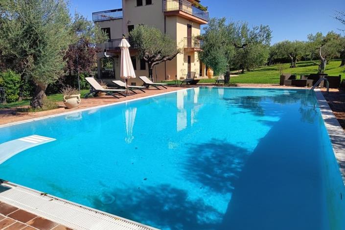 Image No.34-6 Bed Villa / Detached for sale