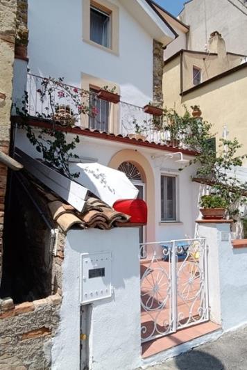 Image No.28-2 Bed Townhouse for sale