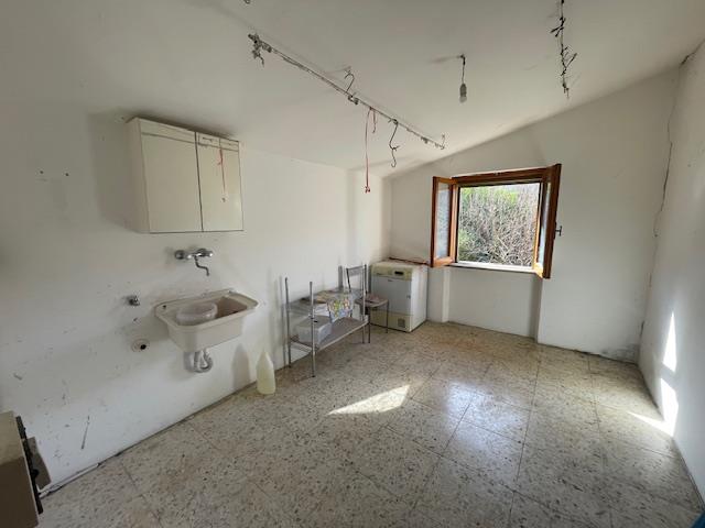 Image No.14-3 Bed Country House for sale