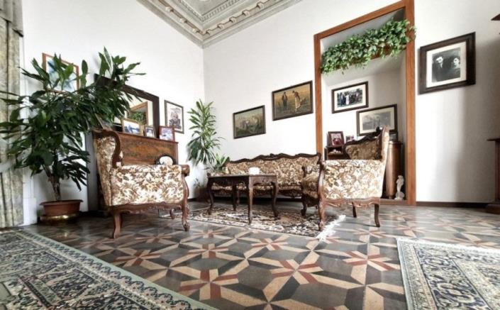 Image No.10-5 Bed Apartment for sale