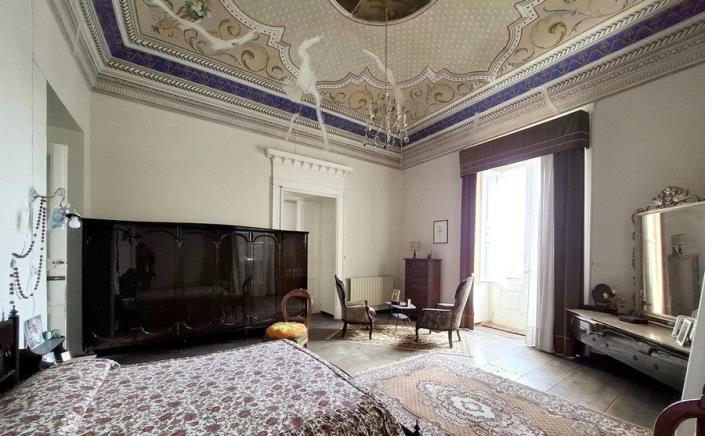 Image No.12-5 Bed Apartment for sale