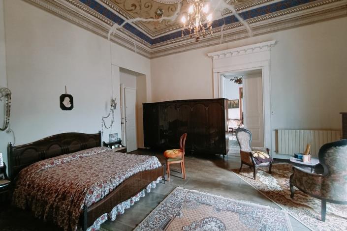 Image No.13-5 Bed Apartment for sale