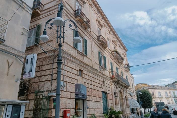 Image No.18-5 Bed Apartment for sale