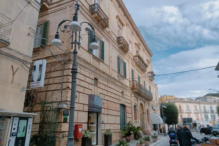 Image No.21-5 Bed Apartment for sale