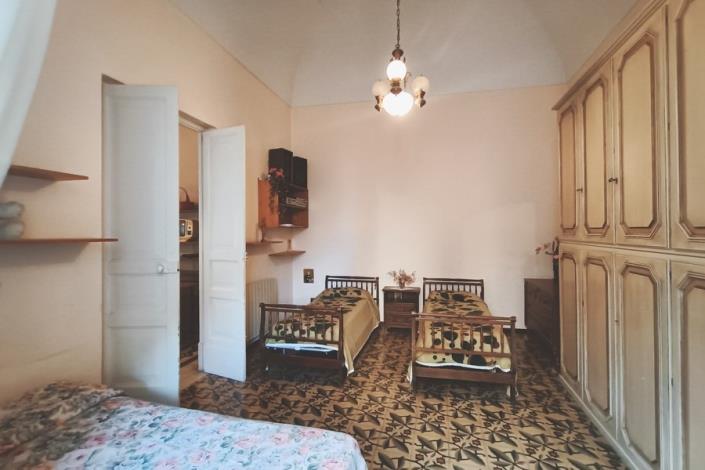 Image No.28-5 Bed Apartment for sale