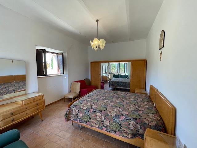 Image No.16-4 Bed Townhouse for sale