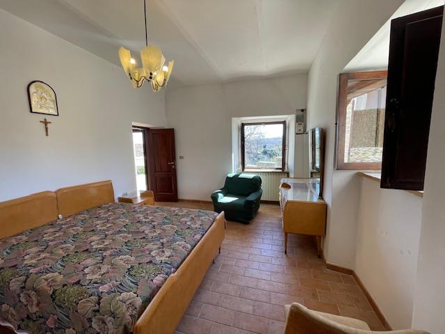 Image No.18-4 Bed Townhouse for sale