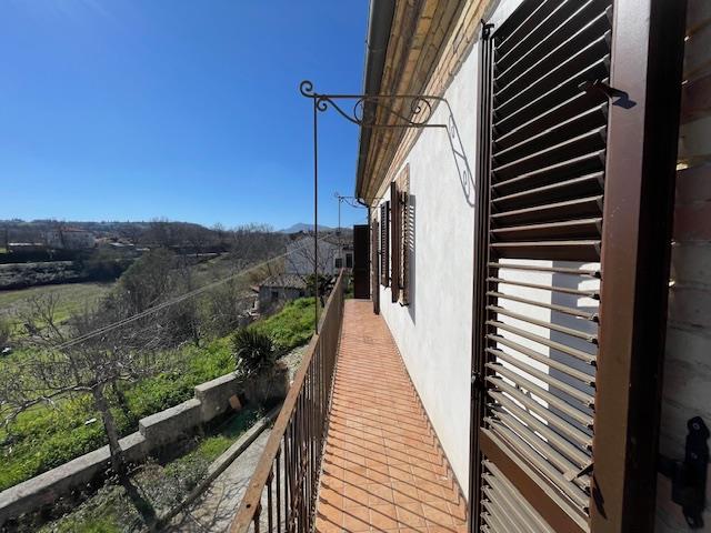 Image No.40-4 Bed Townhouse for sale