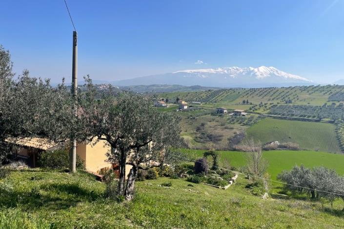 Image No.7-Maison de campagne de 4 chambres à vendre à Cugnoli