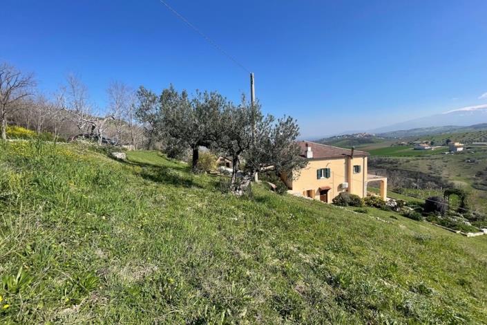 Image No.10-Maison de campagne de 4 chambres à vendre à Cugnoli