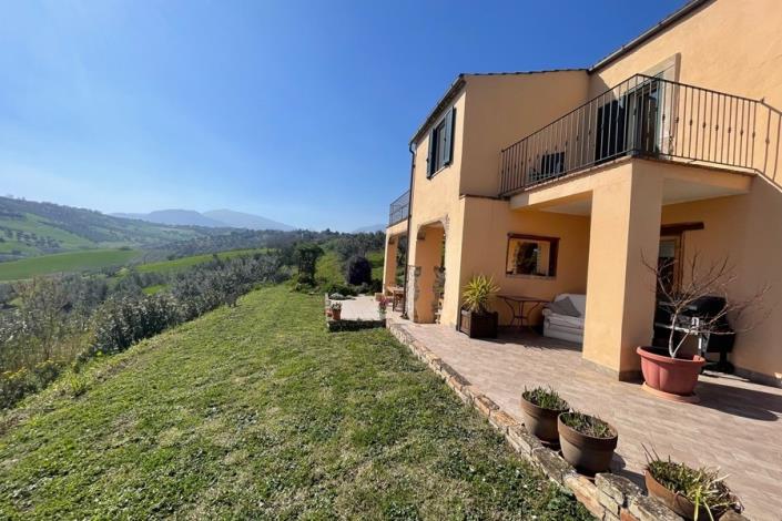 Image No.12-Maison de campagne de 4 chambres à vendre à Cugnoli