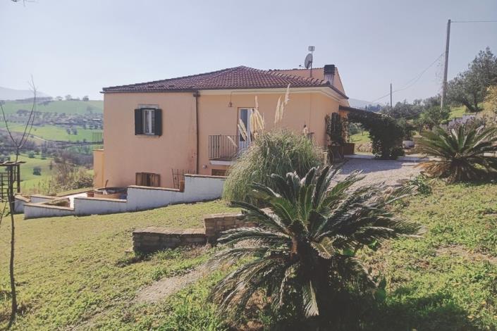 Image No.16-Maison de campagne de 4 chambres à vendre à Cugnoli