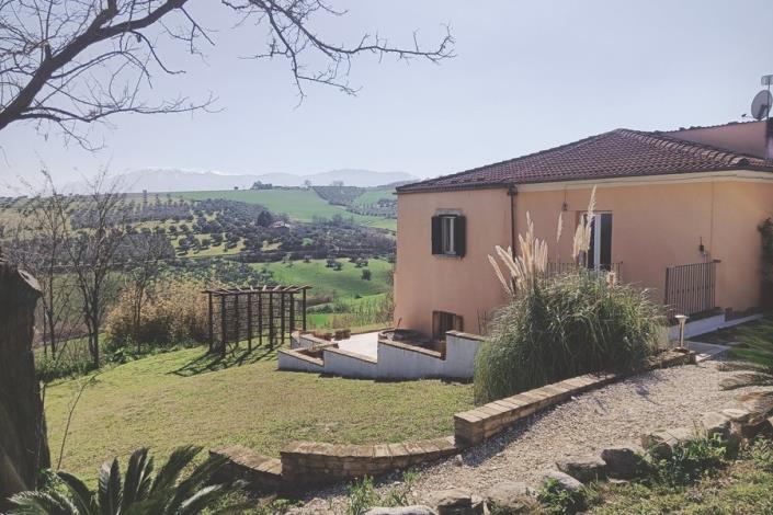 Image No.17-Maison de campagne de 4 chambres à vendre à Cugnoli