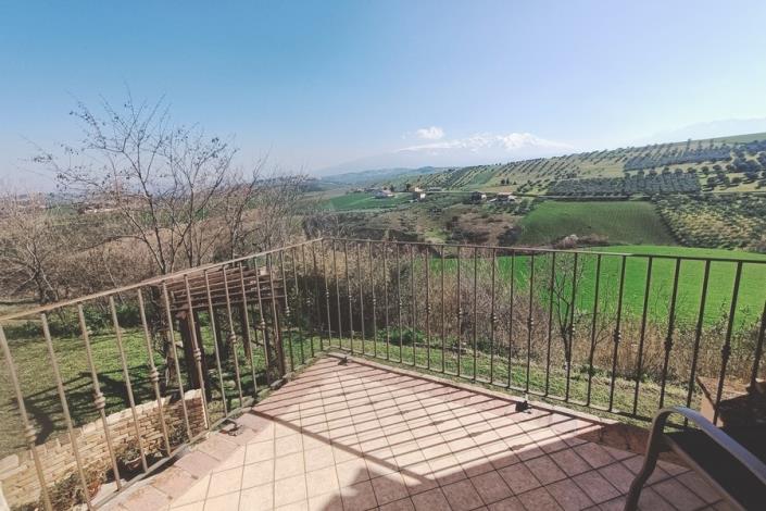 Image No.37-Maison de campagne de 4 chambres à vendre à Cugnoli