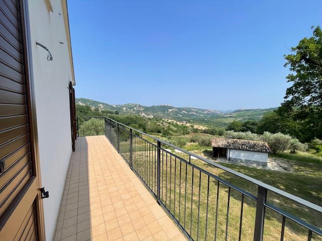 Image No.9-Maison de campagne de 3 chambres à vendre à Bisenti