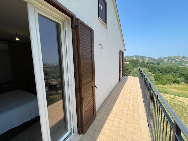 Image No.50-Maison de campagne de 3 chambres à vendre à Bisenti