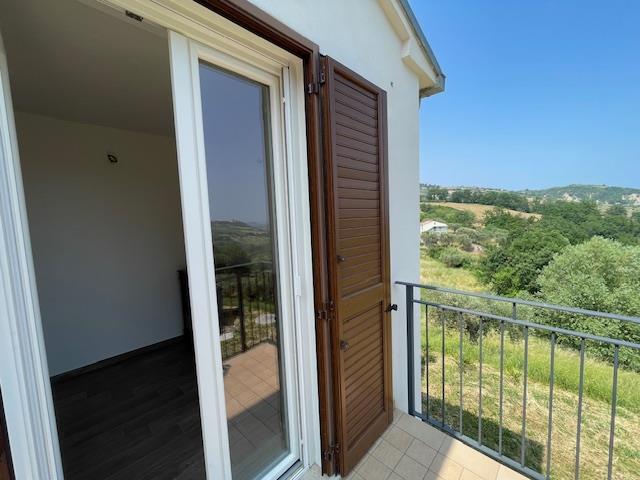 Image No.54-Maison de campagne de 3 chambres à vendre à Bisenti