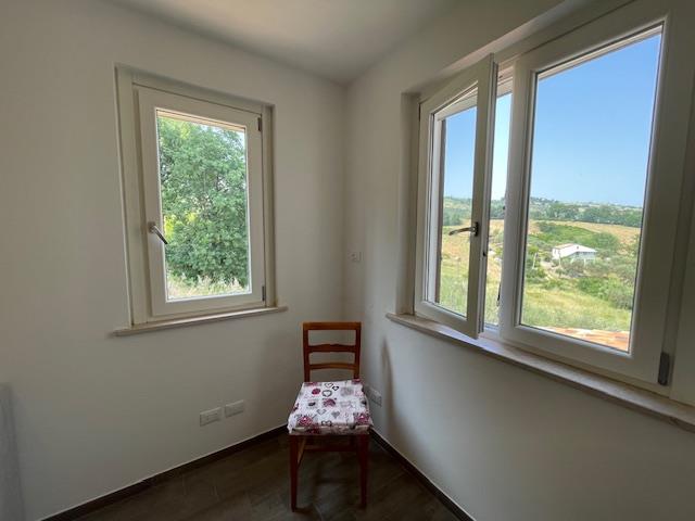 Image No.58-Maison de campagne de 3 chambres à vendre à Bisenti