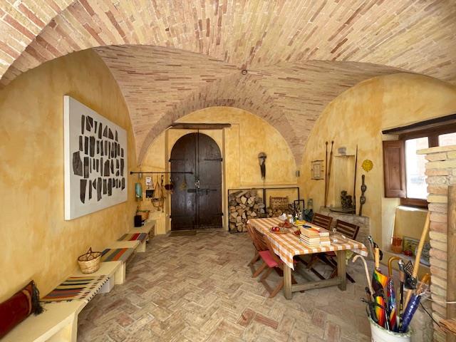 Image No.2-4 Bed Townhouse for sale