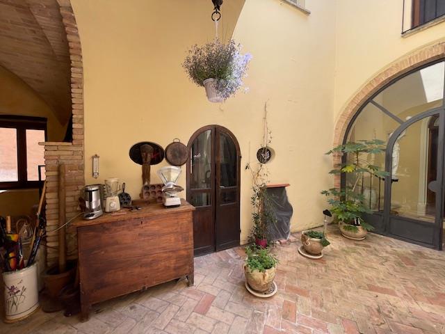 Image No.3-4 Bed Townhouse for sale