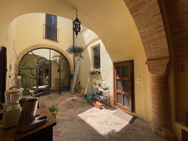 Image No.9-4 Bed Townhouse for sale