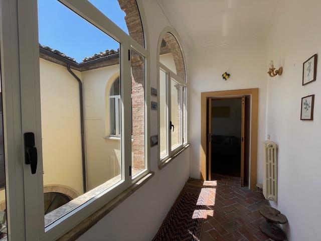 Image No.27-4 Bed Townhouse for sale