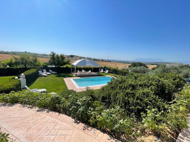 Image No.3-Maison de campagne de 8 chambres à vendre à Citta Sant'Angelo