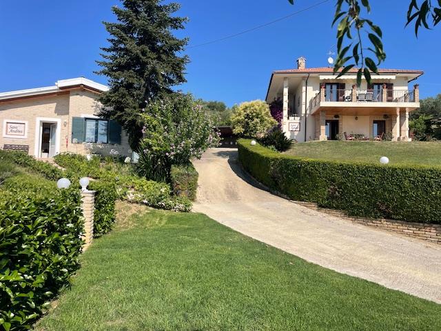 Image No.5-Maison de campagne de 8 chambres à vendre à Citta Sant'Angelo