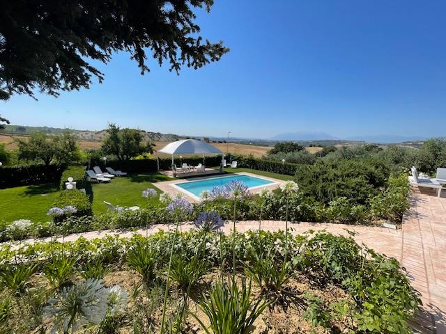 Image No.9-Maison de campagne de 8 chambres à vendre à Citta Sant'Angelo