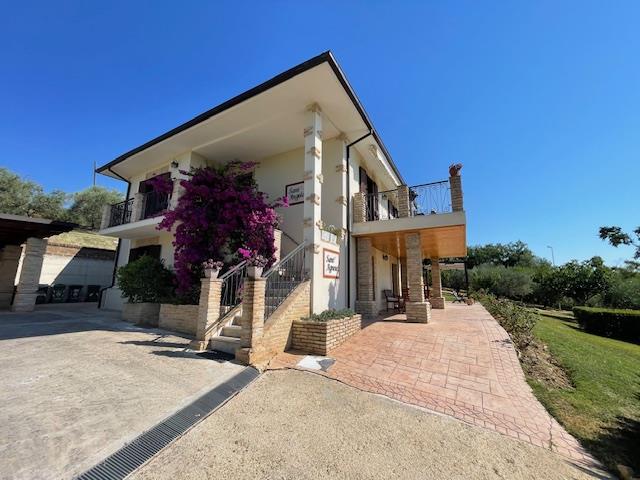 Image No.13-Maison de campagne de 8 chambres à vendre à Citta Sant'Angelo