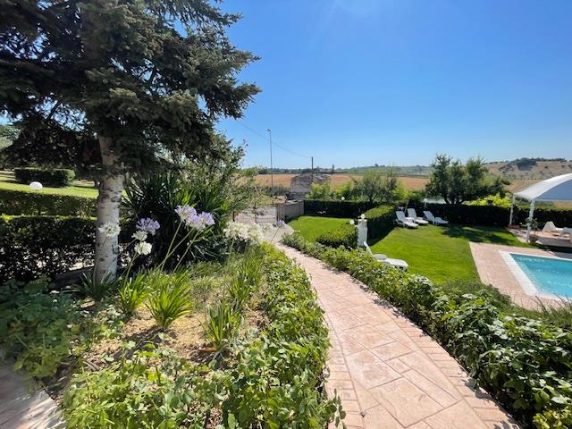 Image No.40-Maison de campagne de 8 chambres à vendre à Citta Sant'Angelo