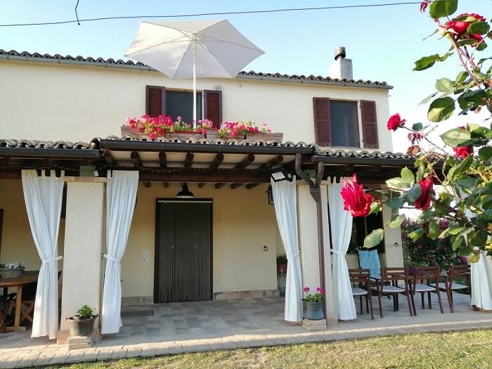 Image No.4-Maison de campagne de 2 chambres à vendre à Loreto Aprutino