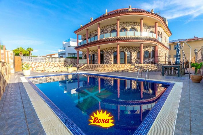 Image No.2-4 Bed Villa for sale