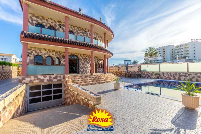 Image No.3-4 Bed Villa for sale