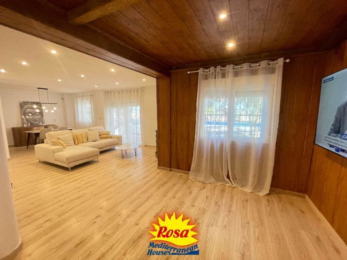 Image No.11-5 Bed Chalet for sale