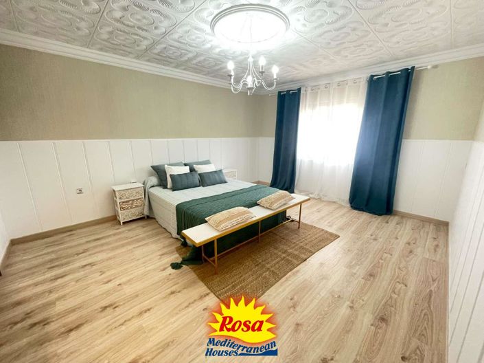 Image No.26-5 Bed Chalet for sale